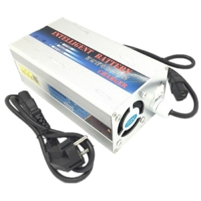 Зарядное устройство LiFePo4 12 В с переключателем 10 А / 20 А